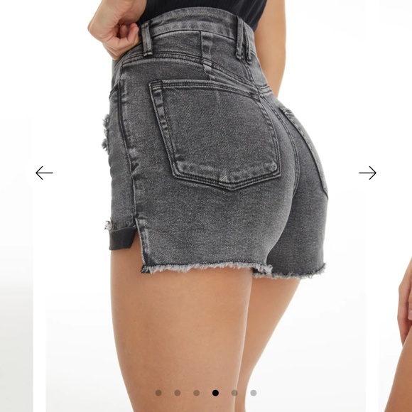 GOOD AMERICAN Good curve shorts - Picture 2 of 4